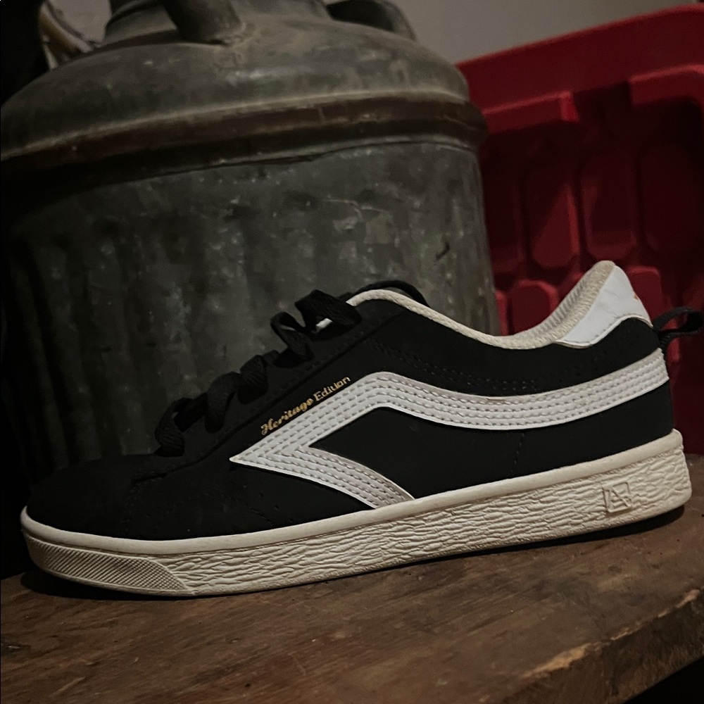 Airwalk Heritage Edition Black & White Sneakers - Youth Size 3